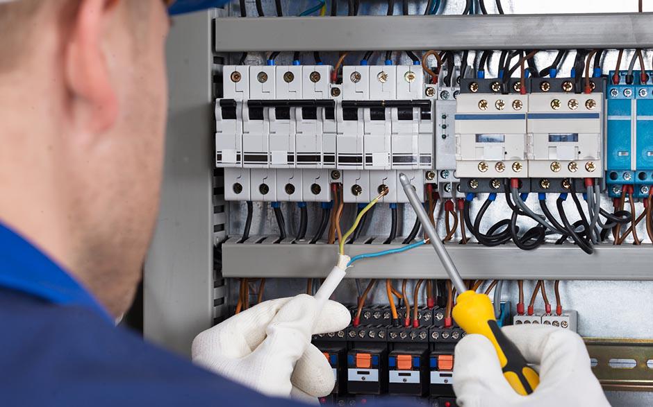 cherche électricien pas cher Paris 13