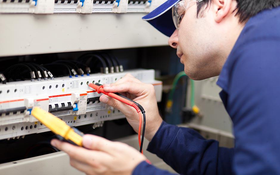 cherche électricien pas cher Paris 13